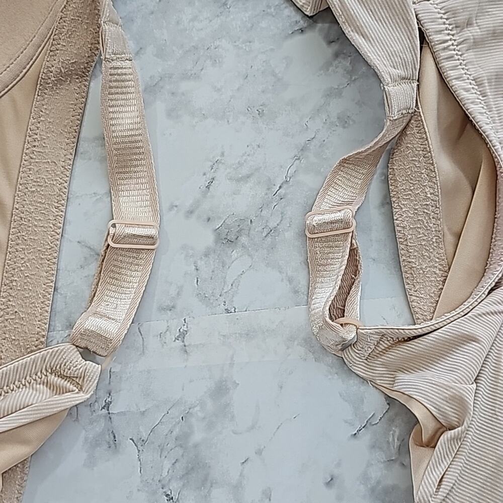 Vanity Fair Women Sz 44D Beige Full Coverage Adjustable Straps 4 Hook Back Bra - Picture 8 of 10